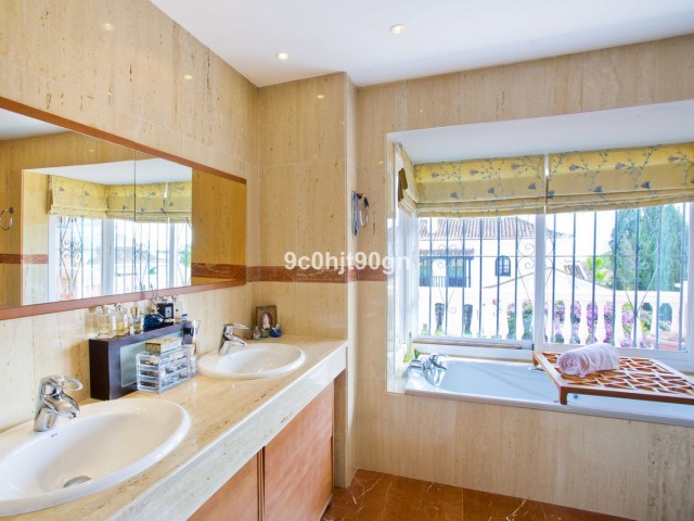 5 Schlafzimmer Villa in Elviria