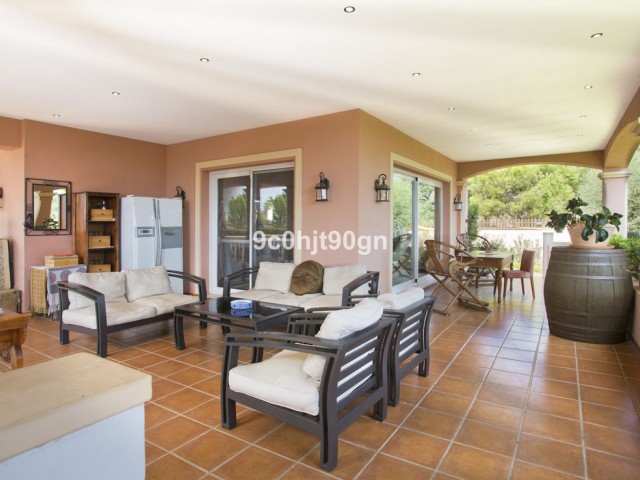 6 Bedrooms Villa in Elviria
