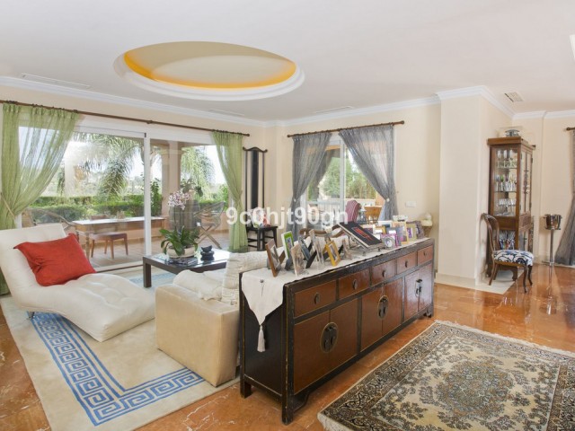 6 Bedrooms Villa in Elviria