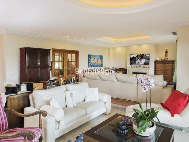 6 Bedrooms Villa in Elviria