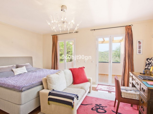 6 Bedrooms Villa in Elviria