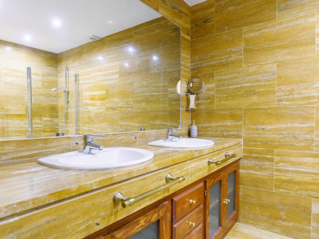 2 Bedrooms Apartment in Puerto Banús