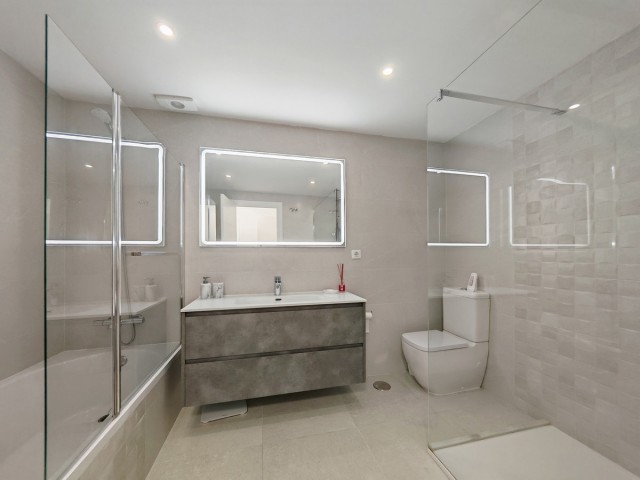 Maison mitoyenne avec 4 Chambres  à Riviera del Sol