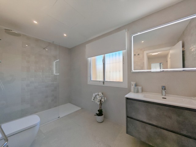 Maison mitoyenne avec 4 Chambres  à Riviera del Sol