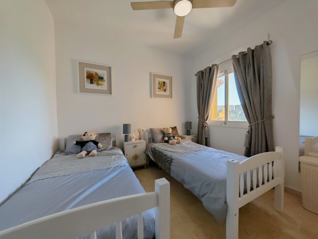 Maison mitoyenne avec 4 Chambres  à Riviera del Sol