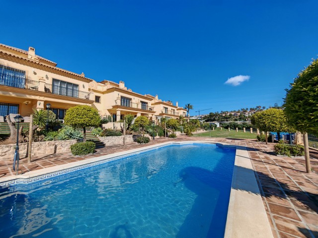 Maison mitoyenne avec 4 Chambres  à Riviera del Sol