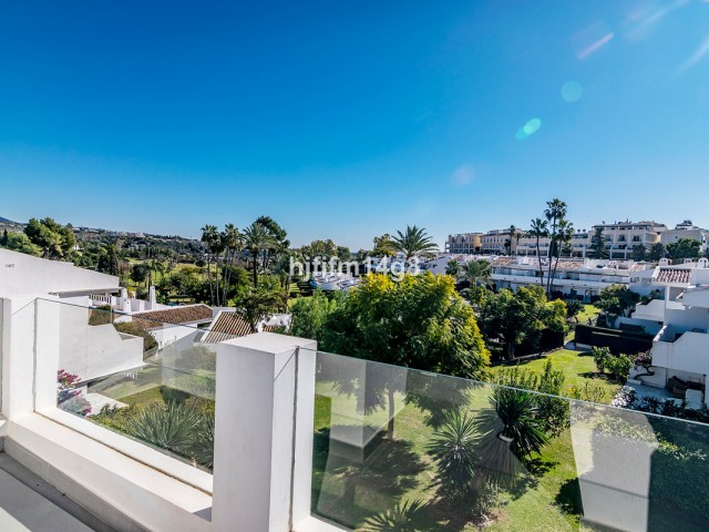 Penthouse avec 3 Chambres  à Nueva Andalucía