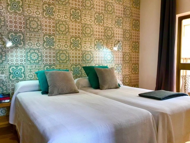 Comercial con 16 Dormitorios  en Torremolinos