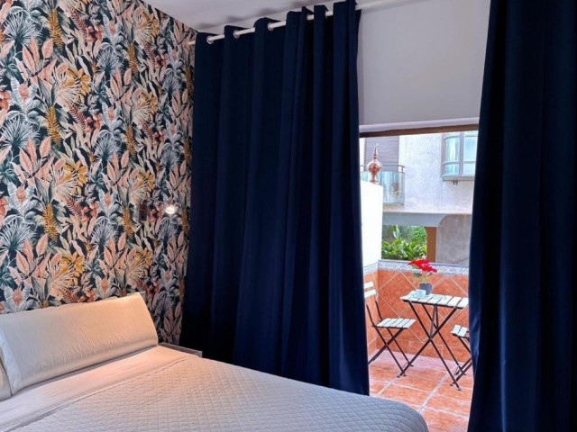 Comercial con 16 Dormitorios  en Torremolinos