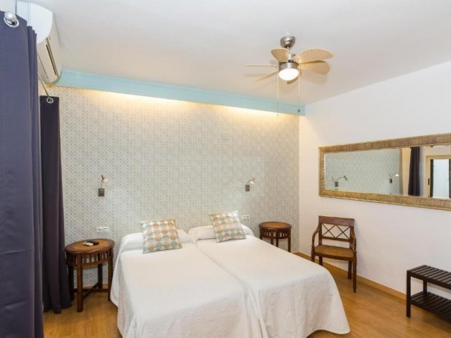 Comercial con 16 Dormitorios  en Torremolinos