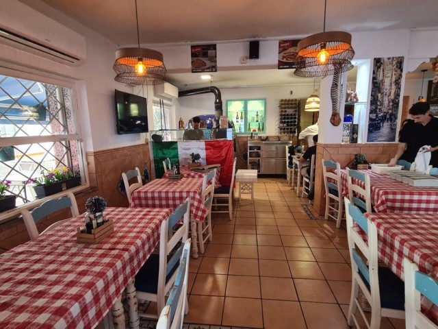 Comercial con 16 Dormitorios  en Torremolinos