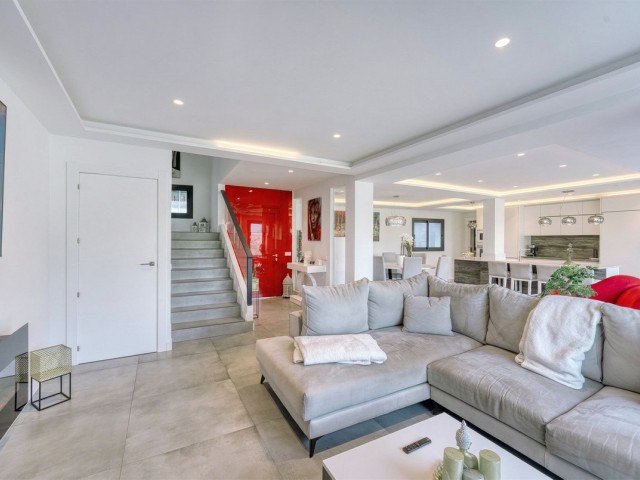 Villa avec 4 Chambres  à Istán