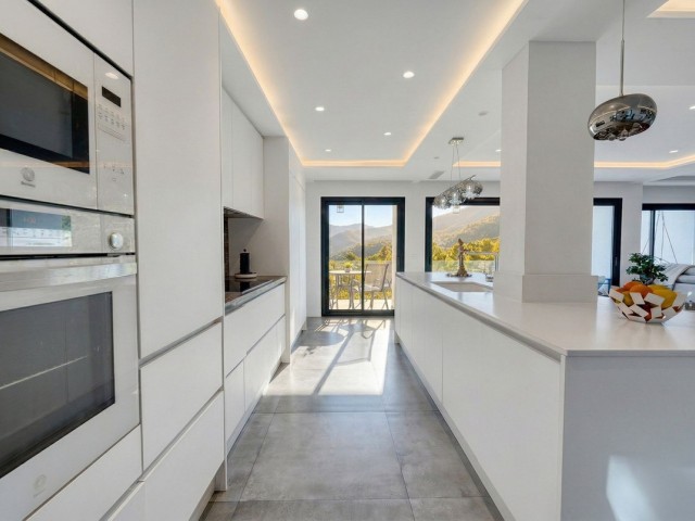 Villa avec 4 Chambres  à Istán