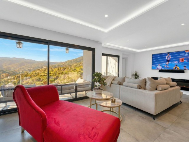 Villa avec 4 Chambres  à Istán