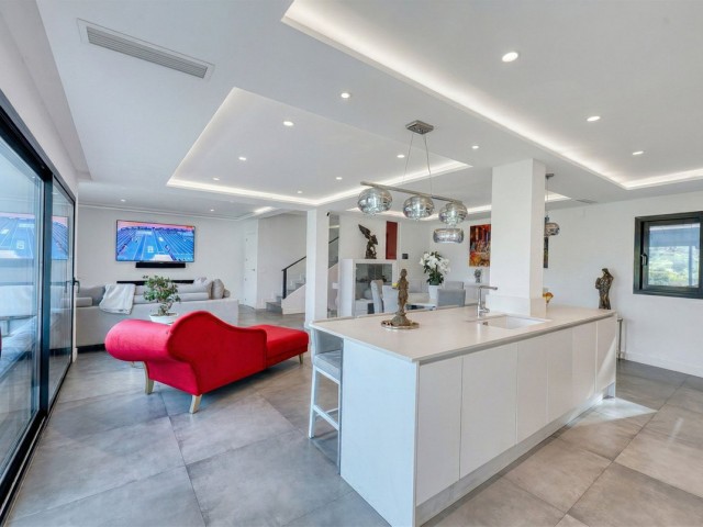 Villa avec 4 Chambres  à Istán