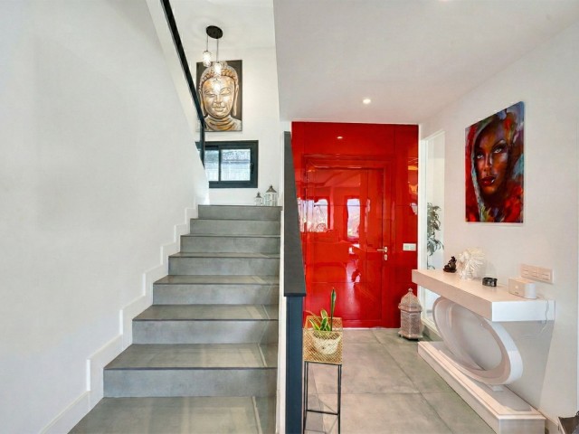 Villa avec 4 Chambres  à Istán