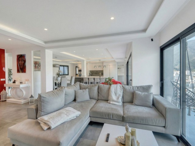 Villa avec 4 Chambres  à Istán