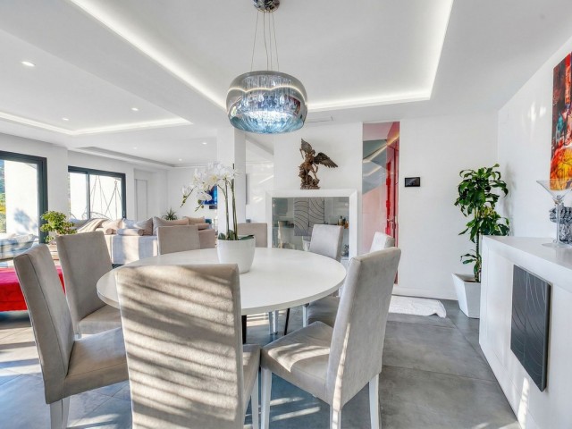 Villa avec 4 Chambres  à Istán