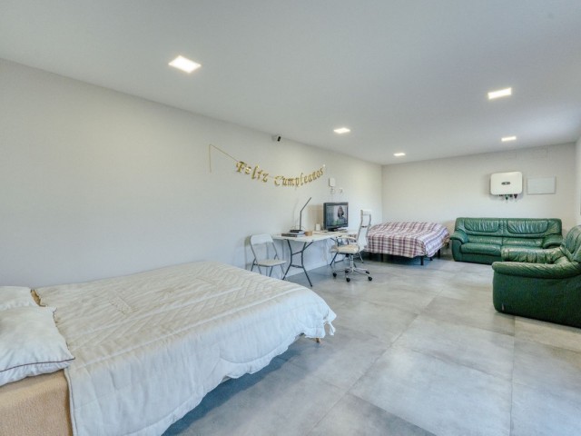 Villa avec 4 Chambres  à Istán