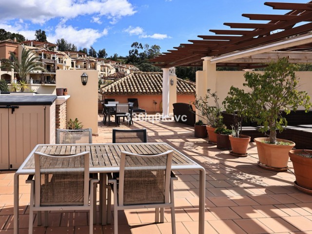 5 Bedrooms Apartment in Benahavís