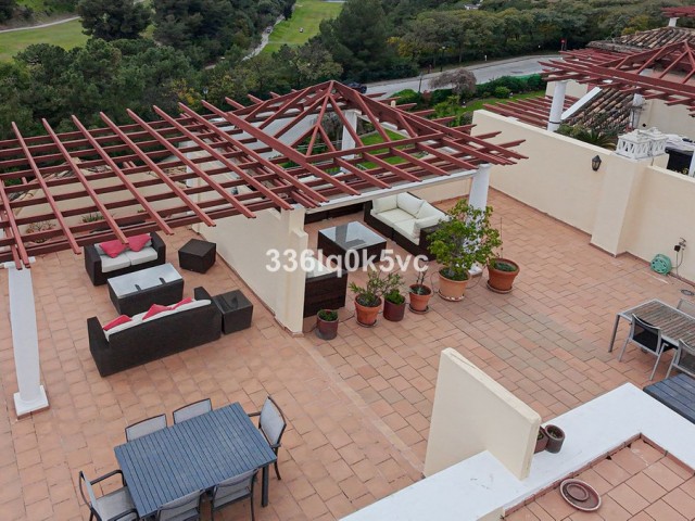 5 Bedrooms Apartment in Benahavís