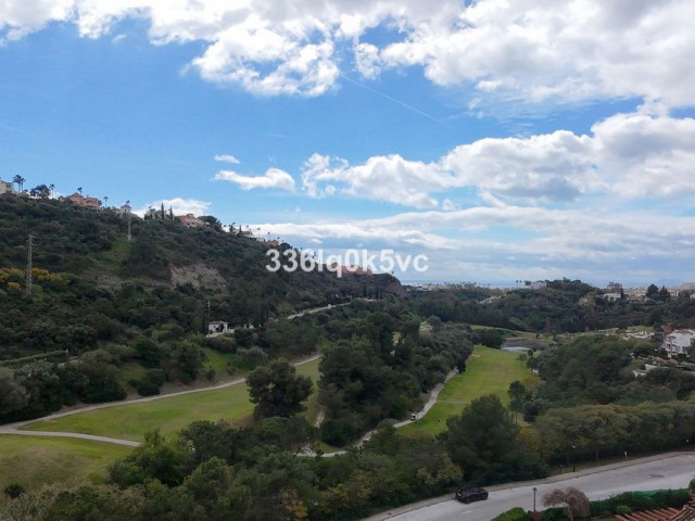 5 Bedrooms Apartment in Benahavís