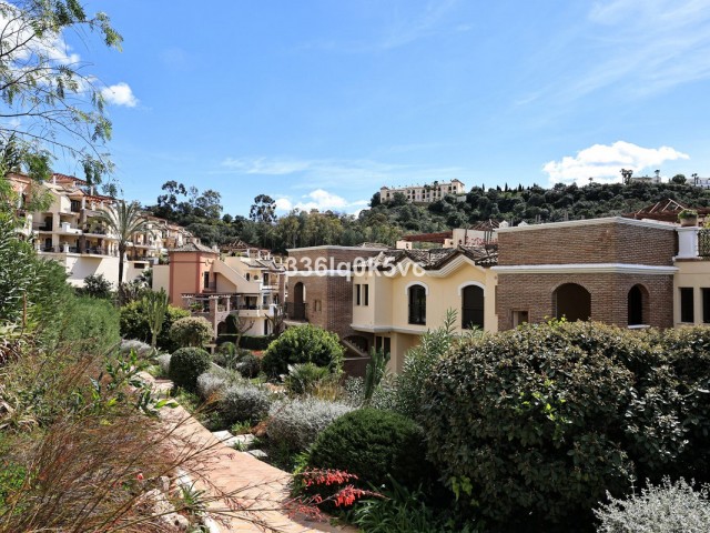 5 Bedrooms Apartment in Benahavís