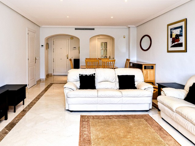 5 Bedrooms Apartment in Benahavís