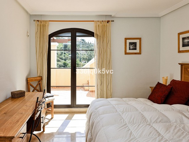 5 Bedrooms Apartment in Benahavís