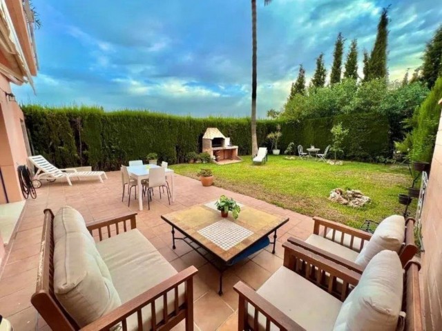 5 Schlafzimmer Reihenhaus in Nueva Andalucía