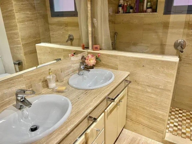 5 Slaapkamer Rijtjeshuis in Nueva Andalucía