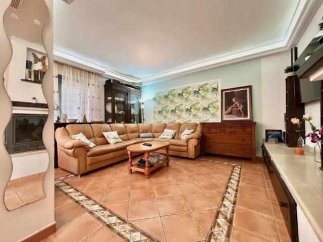 5 Slaapkamer Rijtjeshuis in Nueva Andalucía