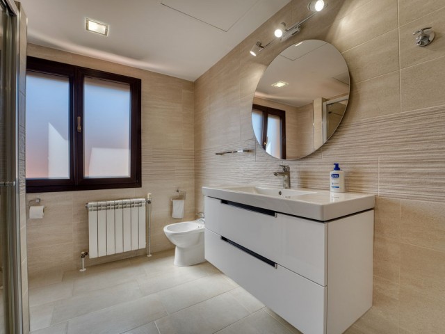 5 Bedrooms Villa in Guadalmina Alta