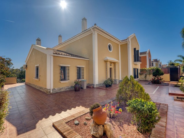 5 Bedrooms Villa in Guadalmina Alta