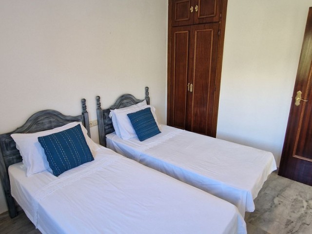 Maison mitoyenne avec 3 Chambres  à La Duquesa