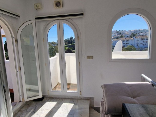 Maison mitoyenne avec 3 Chambres  à La Duquesa