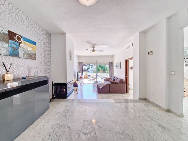 Maison mitoyenne avec 3 Chambres  à La Duquesa