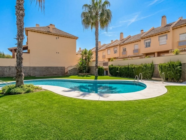 4 Slaapkamer Rijtjeshuis in Calahonda