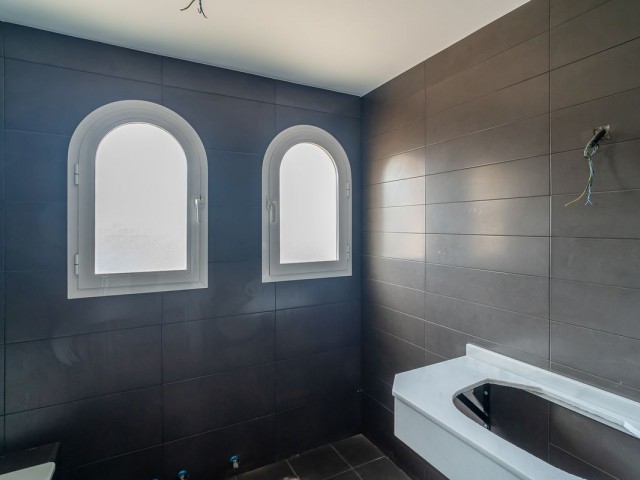 4 Slaapkamer Rijtjeshuis in Calahonda