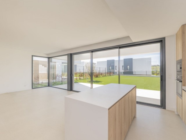 Maison mitoyenne avec 4 Chambres  à Estepona