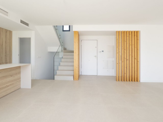 Maison mitoyenne avec 4 Chambres  à Estepona