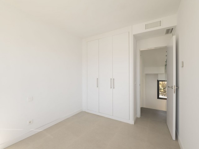 Maison mitoyenne avec 4 Chambres  à Estepona