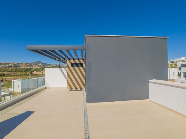 Maison mitoyenne avec 4 Chambres  à Estepona