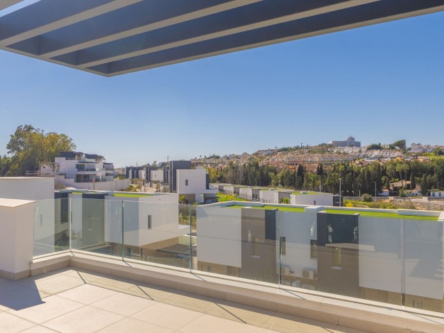 Maison mitoyenne avec 4 Chambres  à Estepona