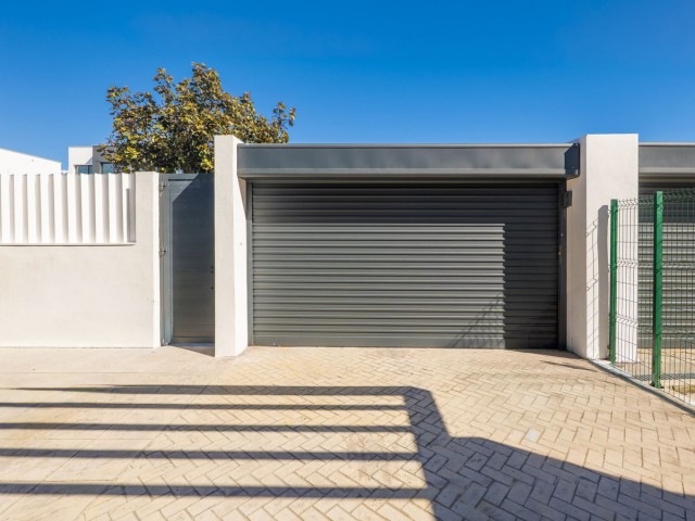 Maison mitoyenne avec 4 Chambres  à Estepona