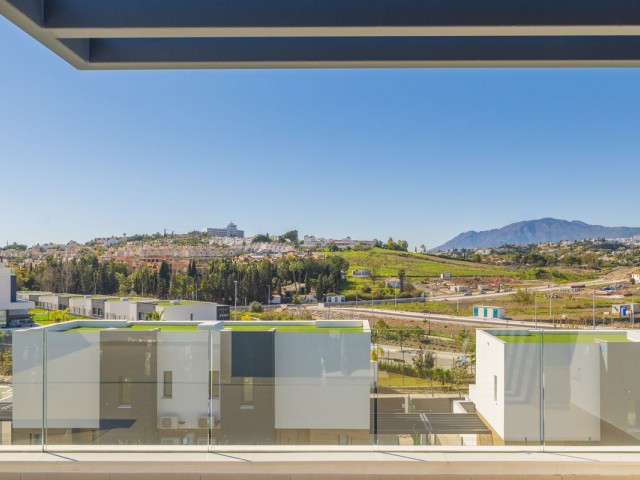 Maison mitoyenne avec 4 Chambres  à Estepona