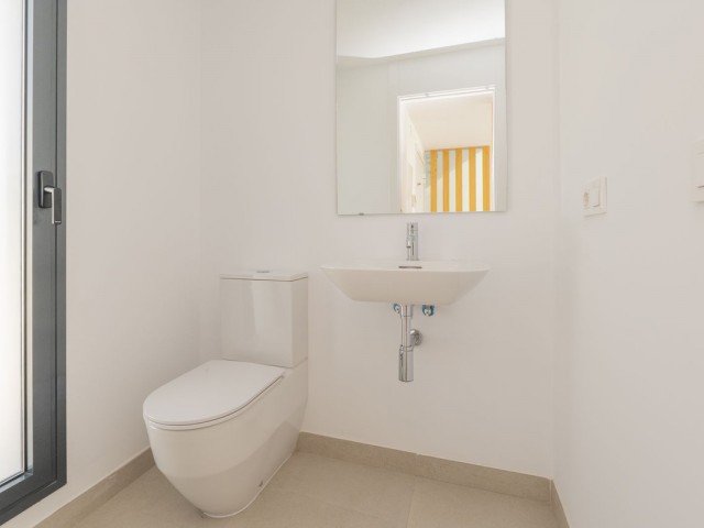 Maison mitoyenne avec 4 Chambres  à Estepona