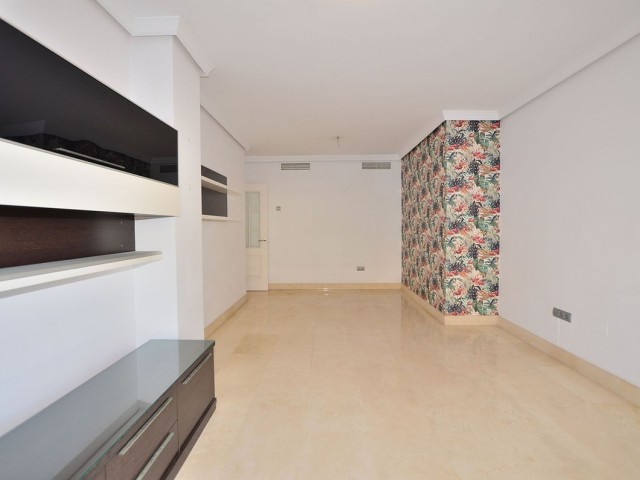 Appartement avec 3 Chambres  à Torrequebrada