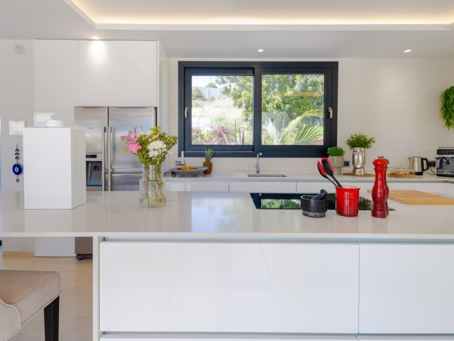 6 Schlafzimmer Villa in Nueva Andalucía