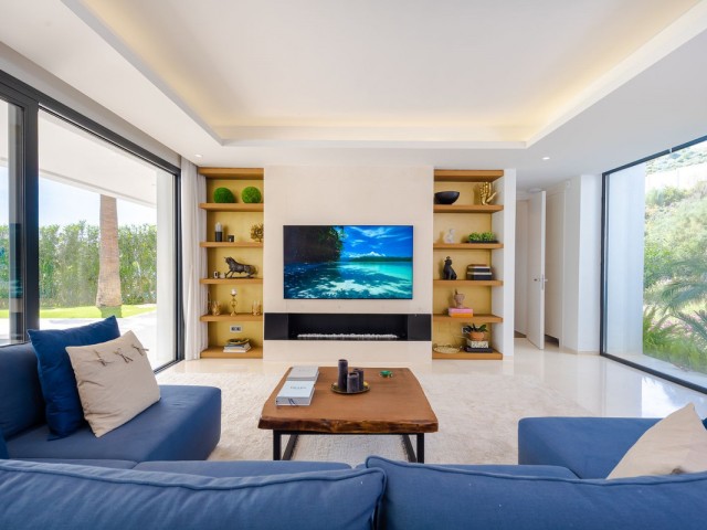 Villa con 6 Dormitorios  en Nueva Andalucía